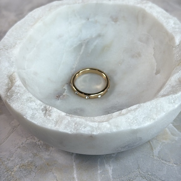 Elegant Gold Band with Brilliant Accents - Picture 6 of 7